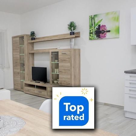 Trika Apartman Шарвар Экстерьер фото
