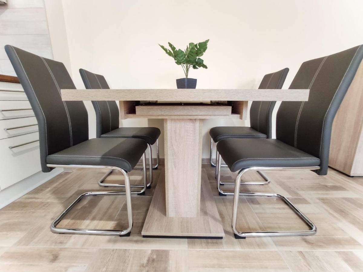 Trika Apartman Шарвар Экстерьер фото