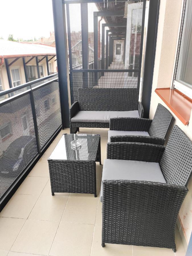 Trika Apartman Шарвар Экстерьер фото