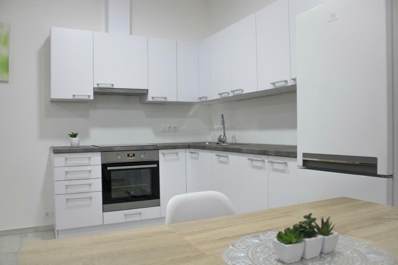 Trika Apartman Шарвар Экстерьер фото