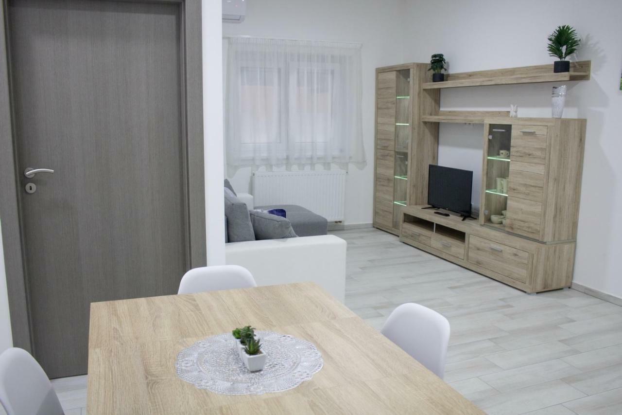 Trika Apartman Шарвар Экстерьер фото
